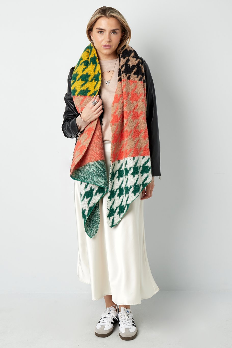 Velvet Vibes scarf - orange pink Picture3